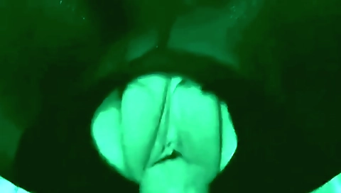 Amateur girl is on her knees and she is cumming on her face