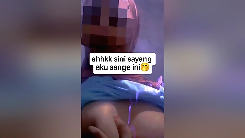 Auntie is a horny woman who loves to be alone and to have fun