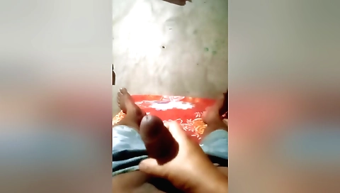 Indian girl in a lingerie got injured and needed a hand job