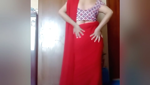 Webcam brunette shows her amazing ass in homemade video