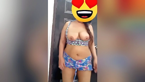 Stepsister gets to bang her pussy and pussy in bed